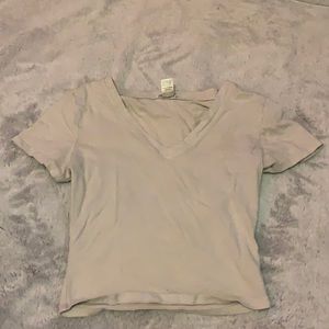 cropped v shirt